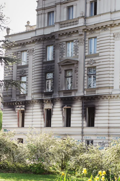 Burned government building — Stock Photo, Image