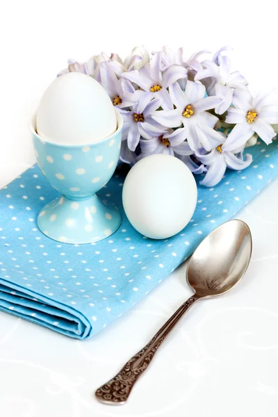 Huevos de Pascua con flores de jacinto —  Fotos de Stock