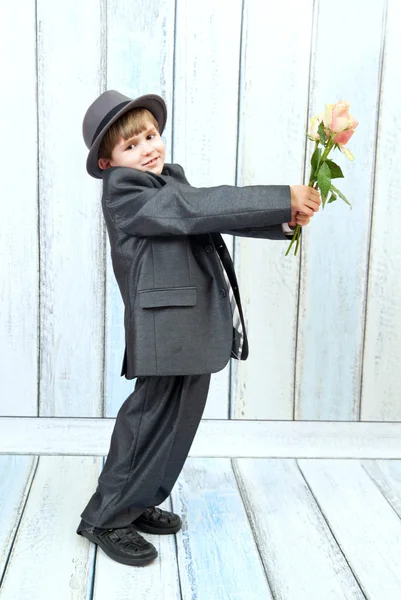 Ragazzo in un abito elegante — Foto Stock