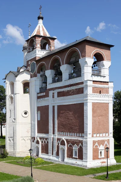 Russische orthodoxe klokkentoren in suzda — Stockfoto
