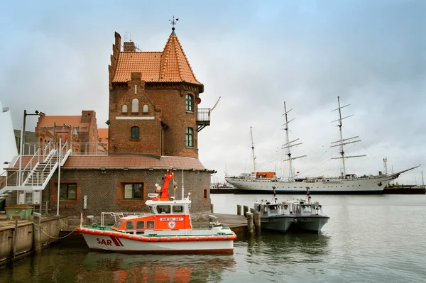 : El barco de emergencia en Stralsund — Foto de Stock