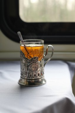 Rus Demiryolları logosu ile çay