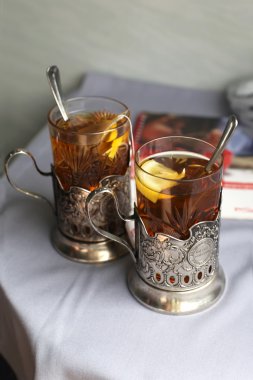 iki bardak limonlu çay