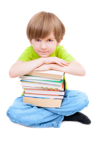 Junge mit Bücherstapel — Stockfoto