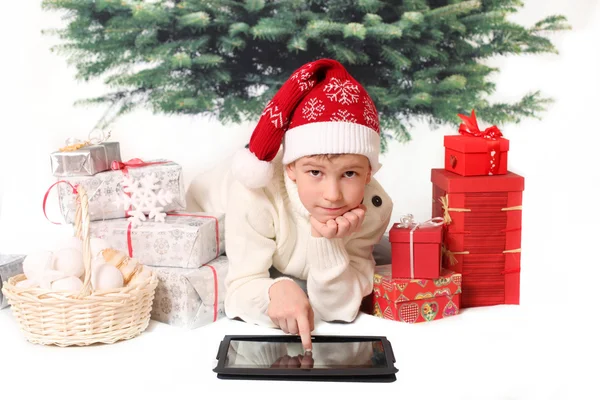 Tablet ile Noel Baba Çocuk — Stok fotoğraf