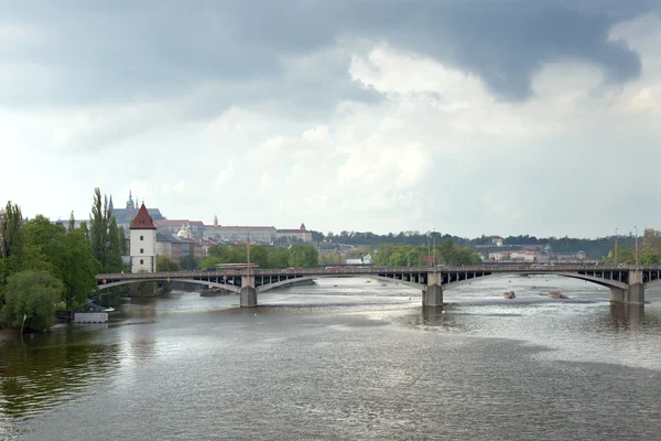 Moldau auf der Jiraskuv-Brücke — Stockfoto