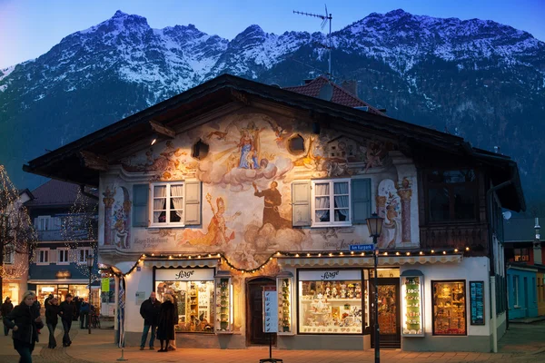 Abendhaus in Garmisch, Deutschland — Stockfoto