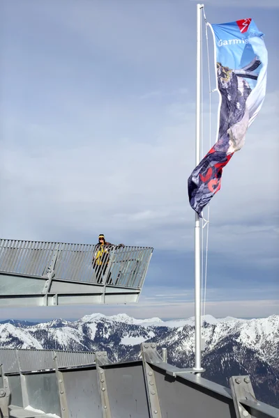 Touriste sur les plateformes d'observation à Garmish — Photo