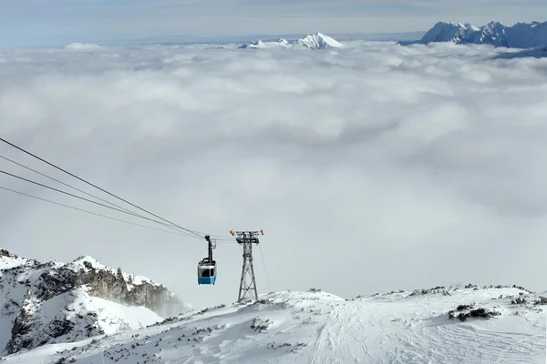 Канатная дорога в горах, Garmish-classic — стоковое фото