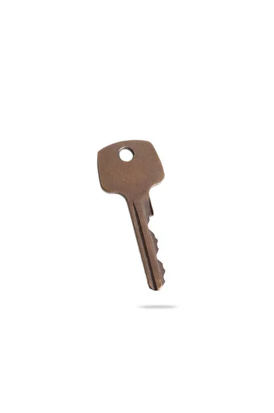 Nie nowy, stary metalowy klucz z domu na białym tle — Zdjęcie stockowe