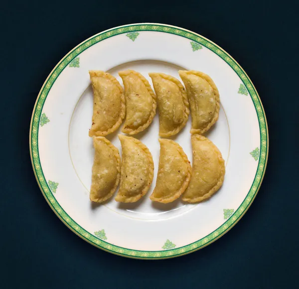 Empanadas Carne Comida Tradicional Empanadas São Forma Crescente Doces Salgados — Fotografia de Stock