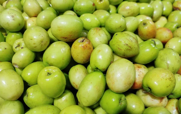 Ziziphus mauritiana. Hint Jube 'u. Hint eriği. Çin randevusu. Çin elması. Batıyor..