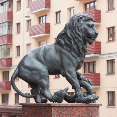 heykel aslan presler yılan