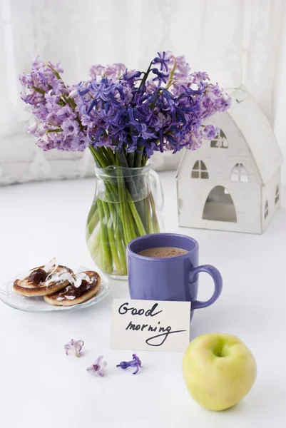 Lila und grüner Morgen — Stockfoto