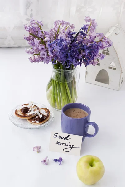 Lila und grüner Morgen — Stockfoto