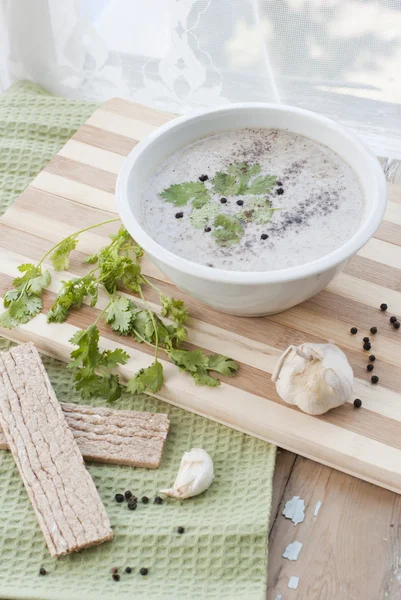 Pilzcremesuppe mit Knoblauch und Gemüse — Stockfoto