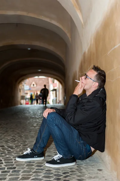 Young man relaxing having a smoke — Stock Photo, Image