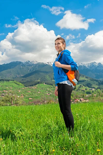 Portrait of woman hiking — Stock Photo, Image