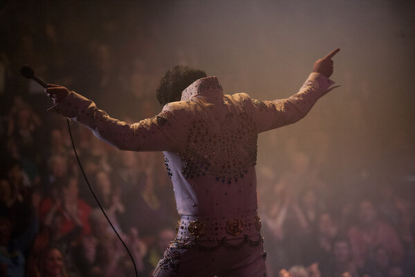 Killarney-Jan 12th 2013-Emerald Elvis performs live at the INEC,Killarney on Jan 12th 2013 in Killarney,Ireland — Stock Photo, Image