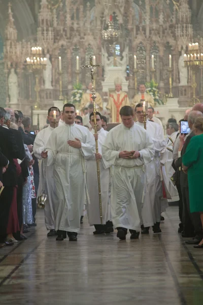 메이 누스 대학, maynooth, 킬 데 어, 아일랜드, 6 월 1 일 2014,15 seminarians maynooth 대학에서 deaconate 안 수에 있었다 6 월 1 일. — 스톡 사진