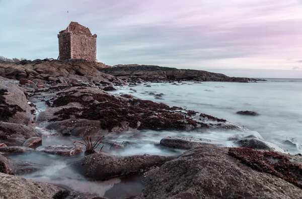 Shore by Portencross Castle – stockfoto