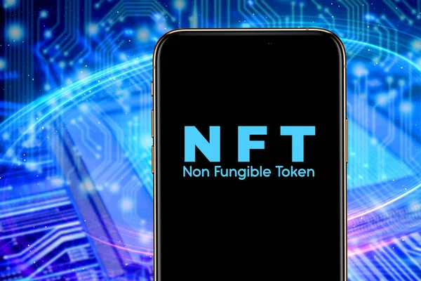 Smartphone Con Acrónimo Nft Logo Refiere Token Fungible Que Refiere — Foto de Stock