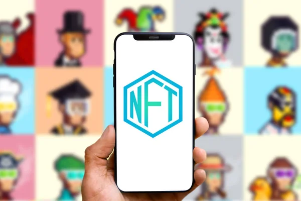 Smartphone Mit Dem Akronym Nft Logo Bezieht Sich Auf Einen — Stockfoto