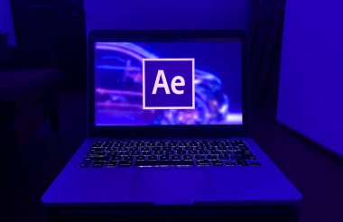 Dijital yaratılış için tasarlanmış Adobe After Effects logosuna sahip bilgisayar. Perşembe, 21 Kasım 2022. Birleşik Devletler, CALIFORNIA.