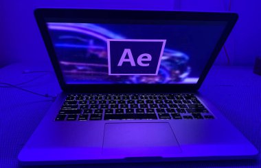 Dijital yaratılış için tasarlanmış Adobe After Effects logosuna sahip bilgisayar. Perşembe, 21 Kasım 2022. Birleşik Devletler, CALIFORNIA.
