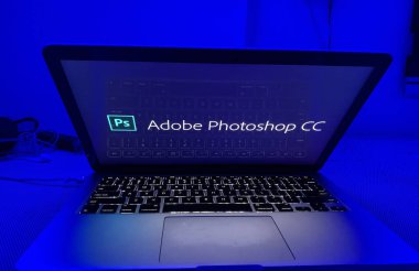 Adobe Photoshop logo bilgisayarı Adobe Systems.THURSDAY, NOVEMBER 21, 2022 tarafından geliştirilen bir raster grafik editörüdür. Birleşik Devletler, CALIFORNIA.