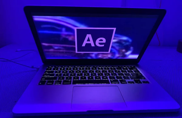 带有Adobe Effects标志的计算机 这是一个专为数字创作设计的应用程序 2022年11月21日 星期四 United States California — 图库照片