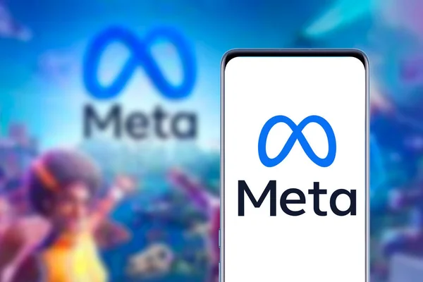 Smartphone Con Logo Meta Metaverse Encuentra Mesa Madera Con Dos — Foto de Stock