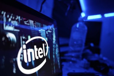 Computer with the logo of Intel Corporation which is the largest manufacturer of integrated circuits in the world.THURSDAY, NOVEMBER 21, 2022. UNITED STATES, CALIFORNIA.   