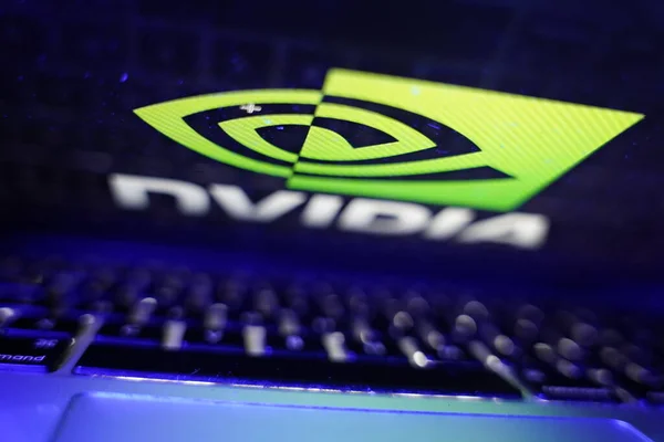 Комп Ютер Логотипом Компанії Nvidia Corporation Яка Спеціалізується Розробці Графічної — стокове фото