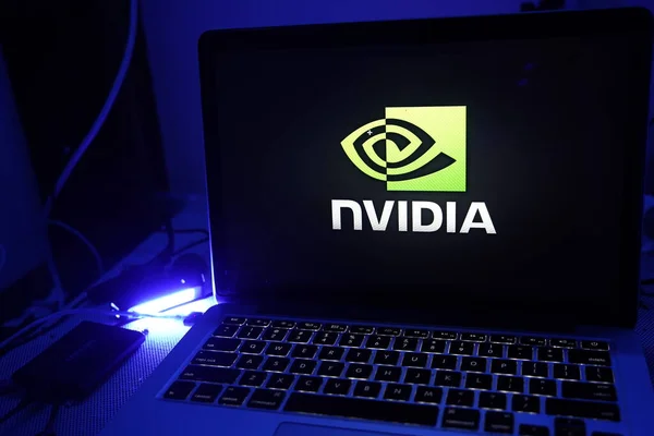 Комп Ютер Логотипом Компанії Nvidia Corporation Яка Спеціалізується Розробці Графічної — стокове фото