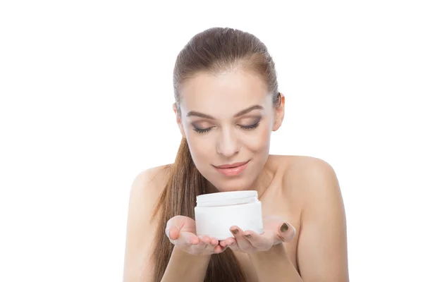 Mujer con una crema hidratante o tratamiento corporal — Foto de Stock