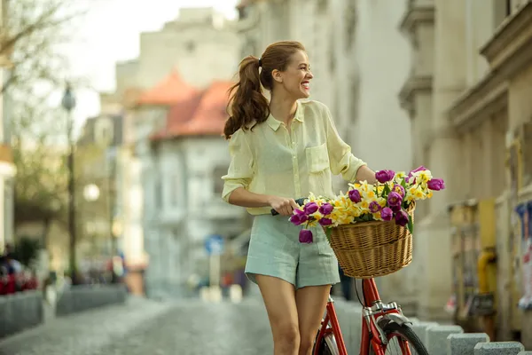 Hermoso ciclista de ciudad — Foto de Stock