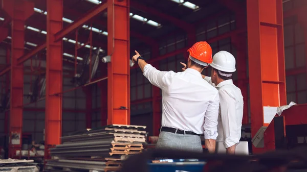 Capomastro Operaio Ingegnere Che Lavorano Insieme Nel Cantiere Industriale Indossando — Foto Stock