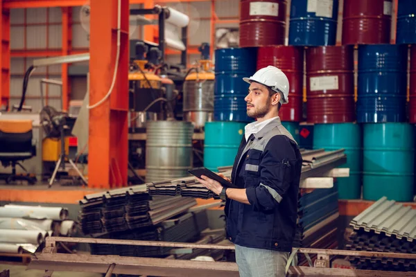 Smart Factory Worker Engineering Manager Che Lavora Cantiere Industriale Indossando — Foto Stock