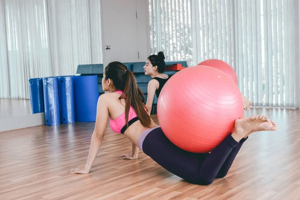 Grupo Mulheres Bonitas Desfrute Exercícios Com Fit Ball Fitness Esporte — Fotografia de Stock