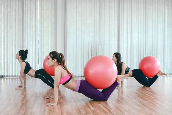 Grupo Mulheres Bonitas Desfrute Exercício Com Fit Ball Fitness Esporte — Fotografia de Stock