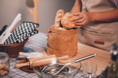 Ev yapımı fırın sahibi, KME 'nin küçük işletme konsepti