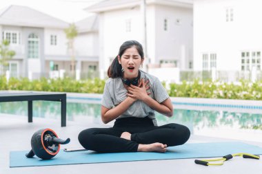 Kadın egzersizi ve kalp krizi.