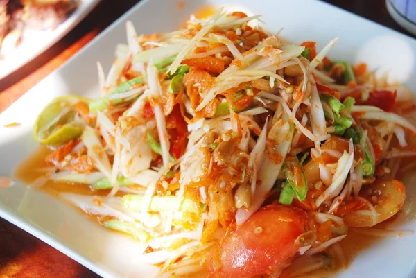 Thailändisches Essen (grüner Papayasalat) — Stockfoto