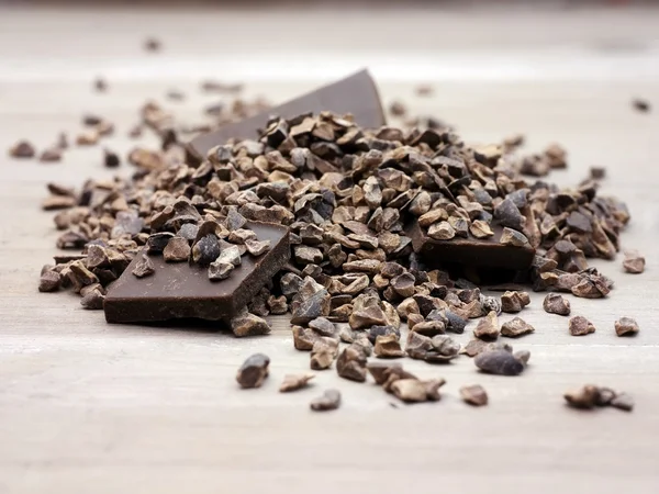 Raw cacao nibs — Stock Photo, Image