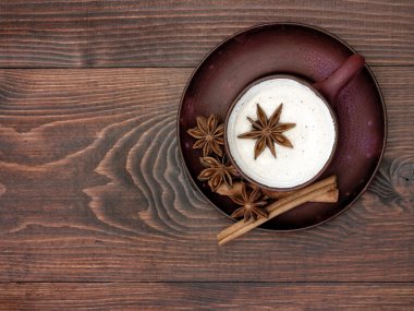 Sütlü bitkisel chai çay