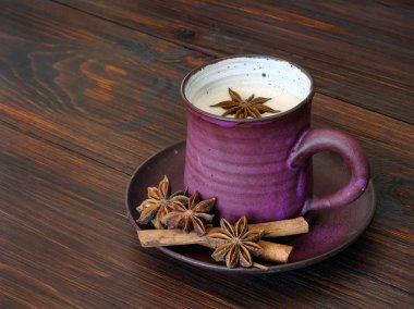 Sütlü bitkisel chai çay
