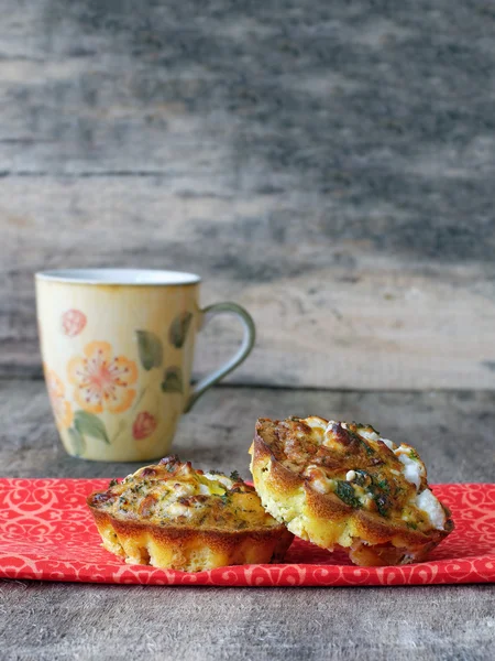 keçi peynirli küçük yumurta muffins