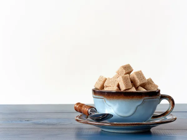 Kupası ahşap kesme kahverengi şeker