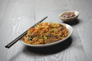Nasi goreng ile sambal - kızarmış pilav ile chili Yapıştır